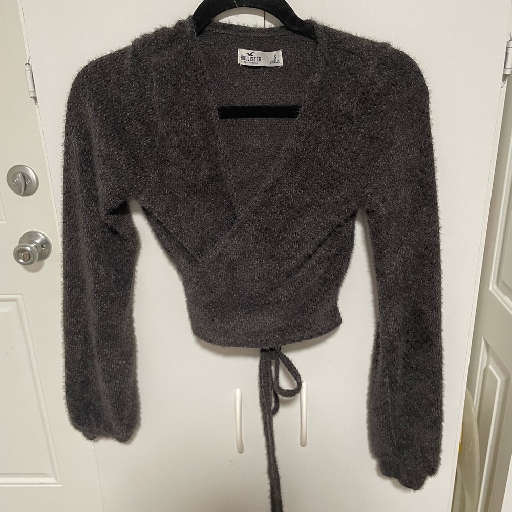 Hollister wrap around long sleeved shirt